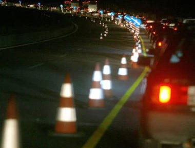 Ουρά 15 χιλιομέτρων στην Αθηνών – Λαμίας: Μεγάλη ταλαιπωρία για τους εκδρομείς που επιστρέφουν (βίντεο)